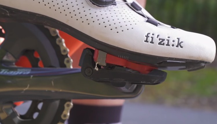 clipless shoes on flat pedals